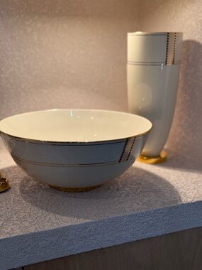 Lenox Elegant Cream and Gold Decorative Bowl